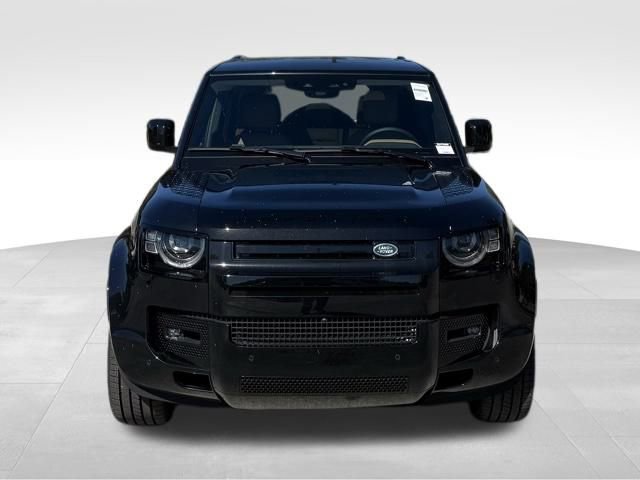 New 2025 Land Rover Defender 110 X-Dynamic SE image 3