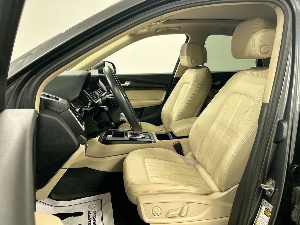 Used 2022 Audi Q5 2.0T Premium w/ Convenience Package image 9