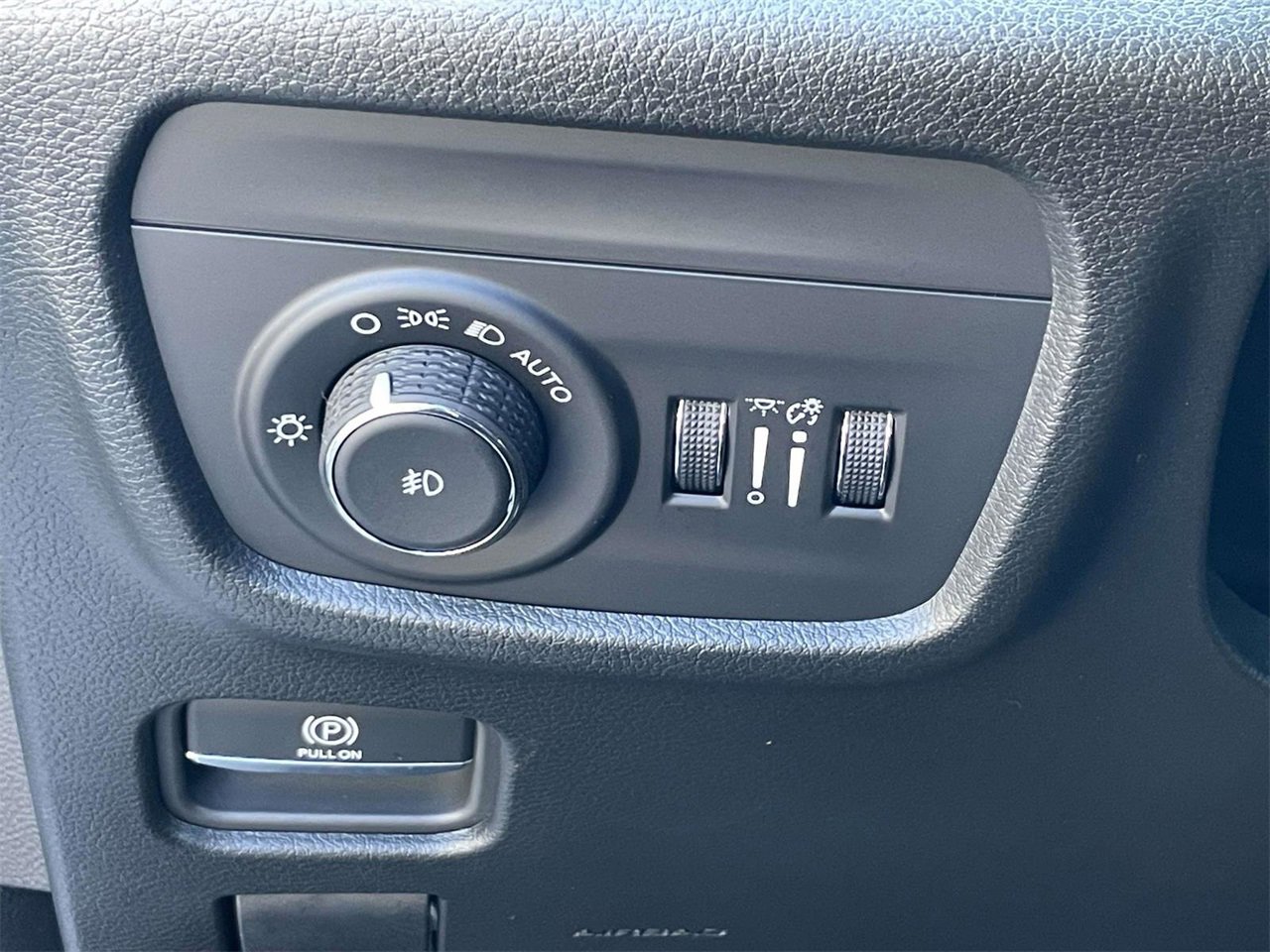 New 2025 Jeep Grand Cherokee L Limited w/ Luxury Tech Group II image 12