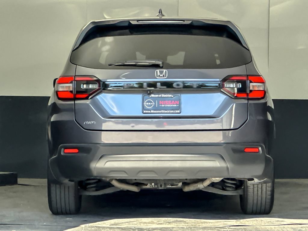 Used 2023 Honda Pilot LX image 4
