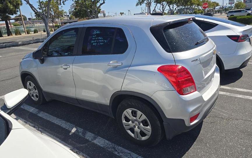 Used 2017 Chevrolet Trax LS w/ LPO, Protection Package FWD image 6