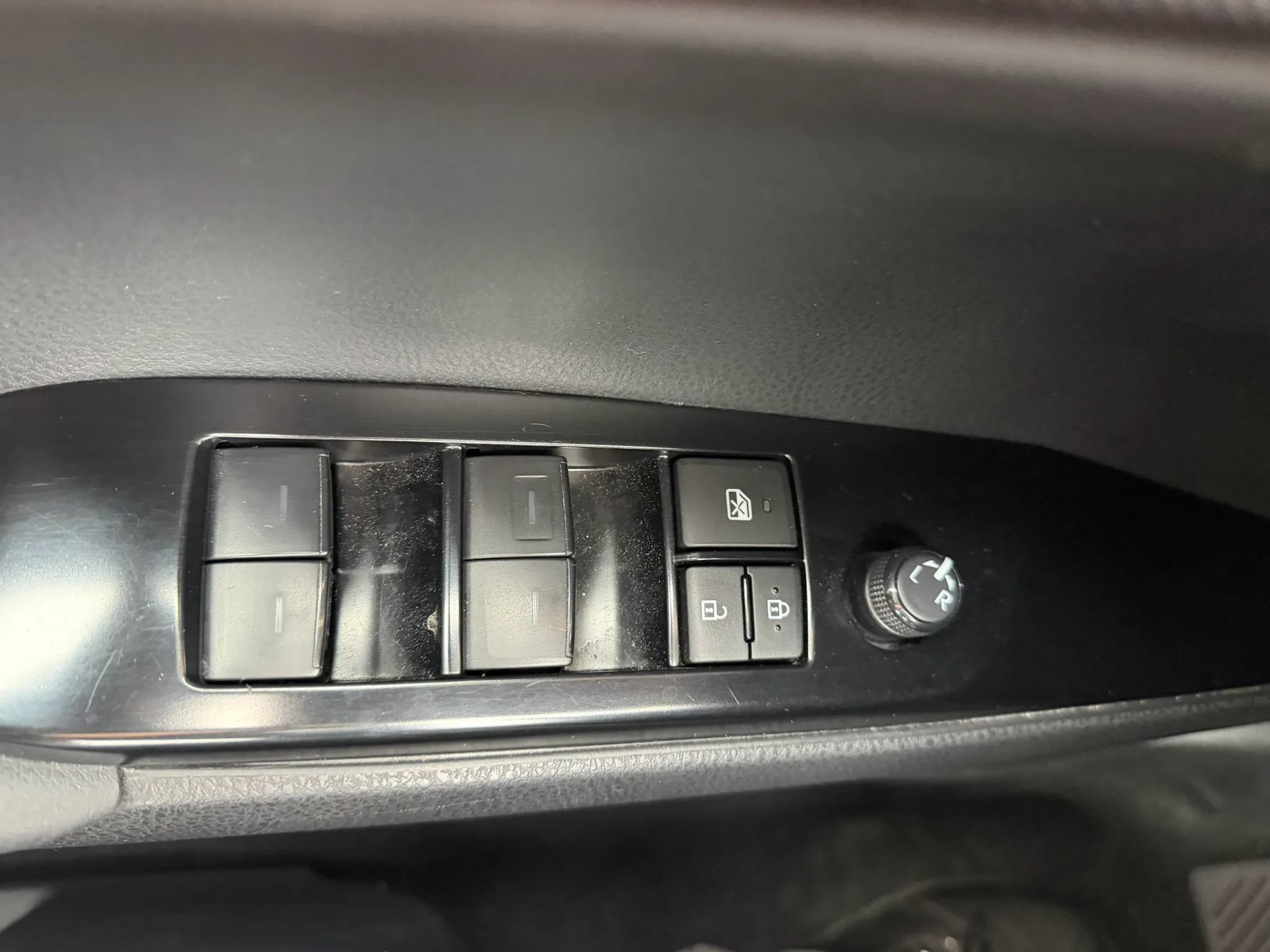 Used 2025 Toyota Camry LE FWD image 27
