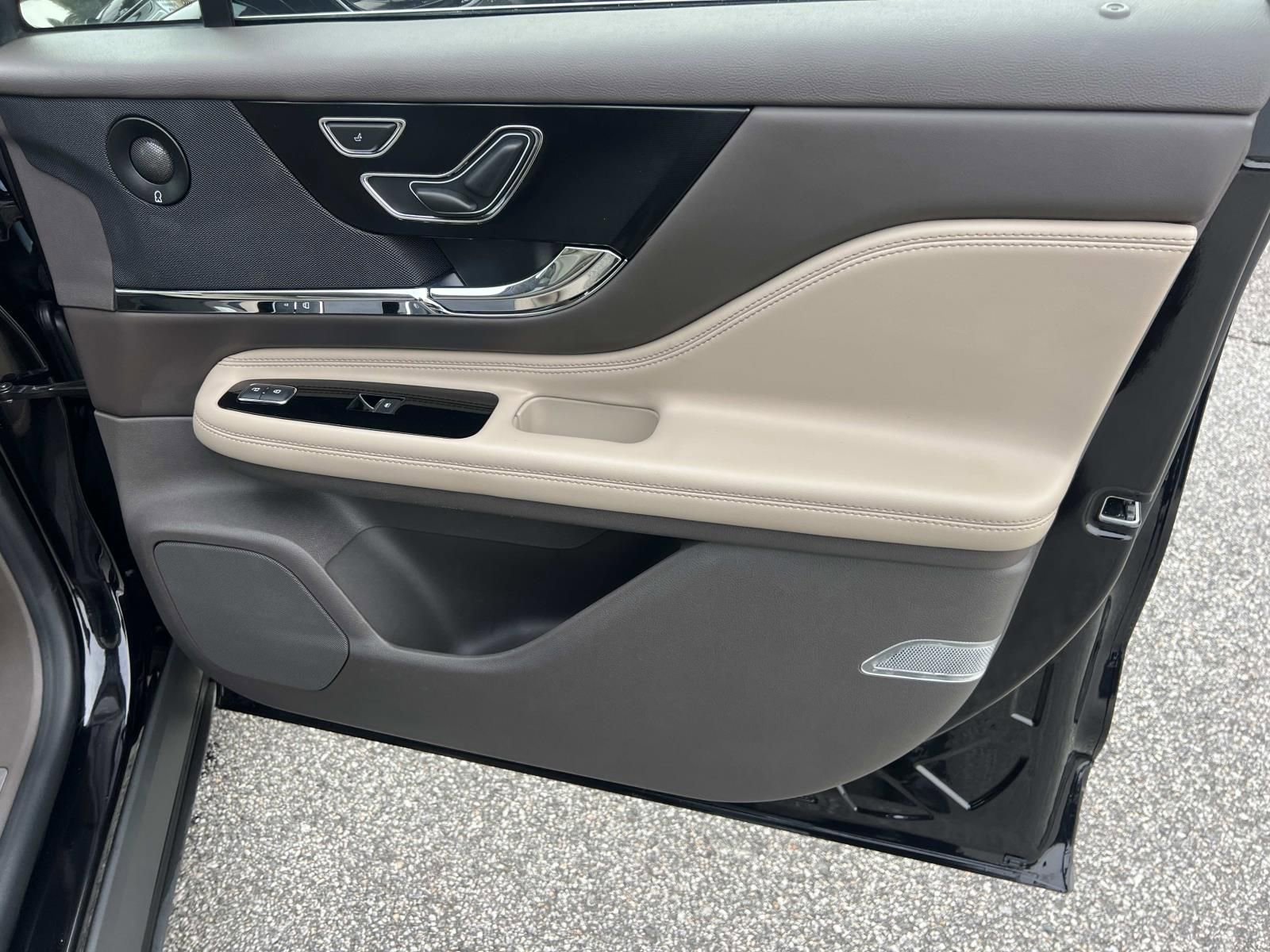 Used 2020 Lincoln Corsair Reserve w/ Equipment Group 201A image 14