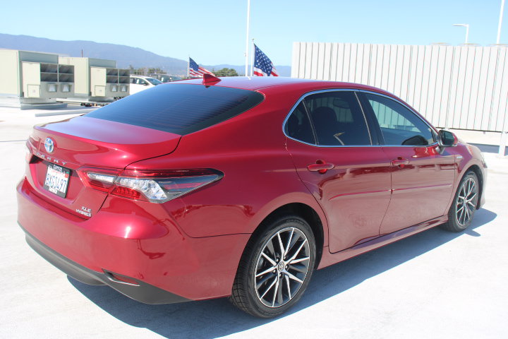 Certified 2021 Toyota Camry XLE FWD image 3