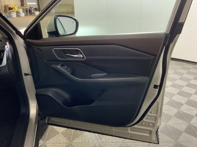 Used 2021 Nissan Rogue SL w/ Premium Package image 27