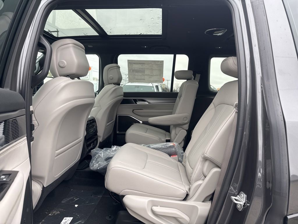 New 2026 Jeep Grand Wagoneer 4WD w/ Premium Group I image 25