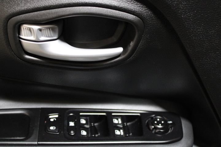 Used 2023 Jeep Renegade Latitude image 15