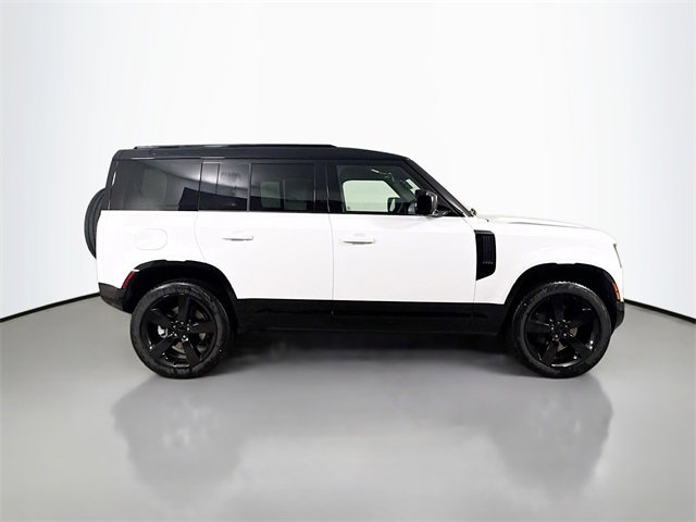 New 2026 Land Rover Defender 110 X-Dynamic SE image 4