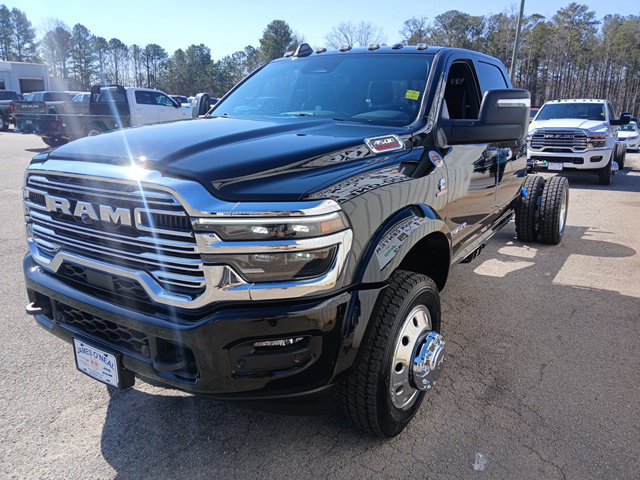 New 2026 RAM 4500 4x4 Crew Cab DRW w/ Laramie Trim Package image 9
