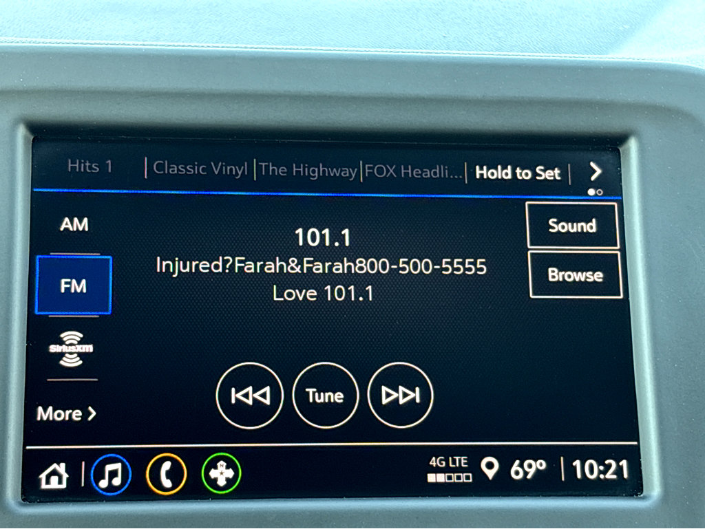 Used 2023 Chevrolet Equinox RS w/ LPO, Floor Liner Package image 5