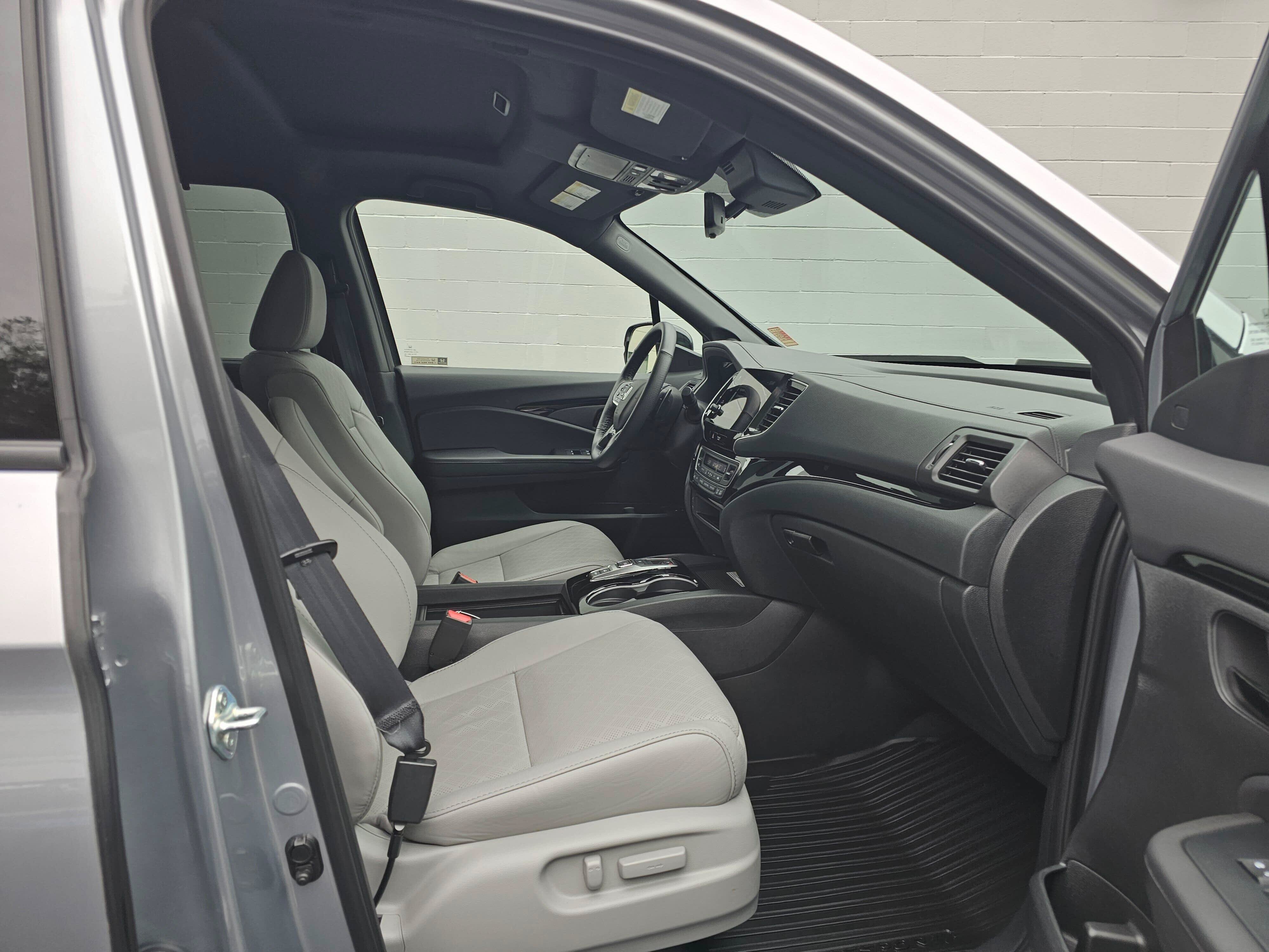Used 2023 Honda Passport Elite image 11