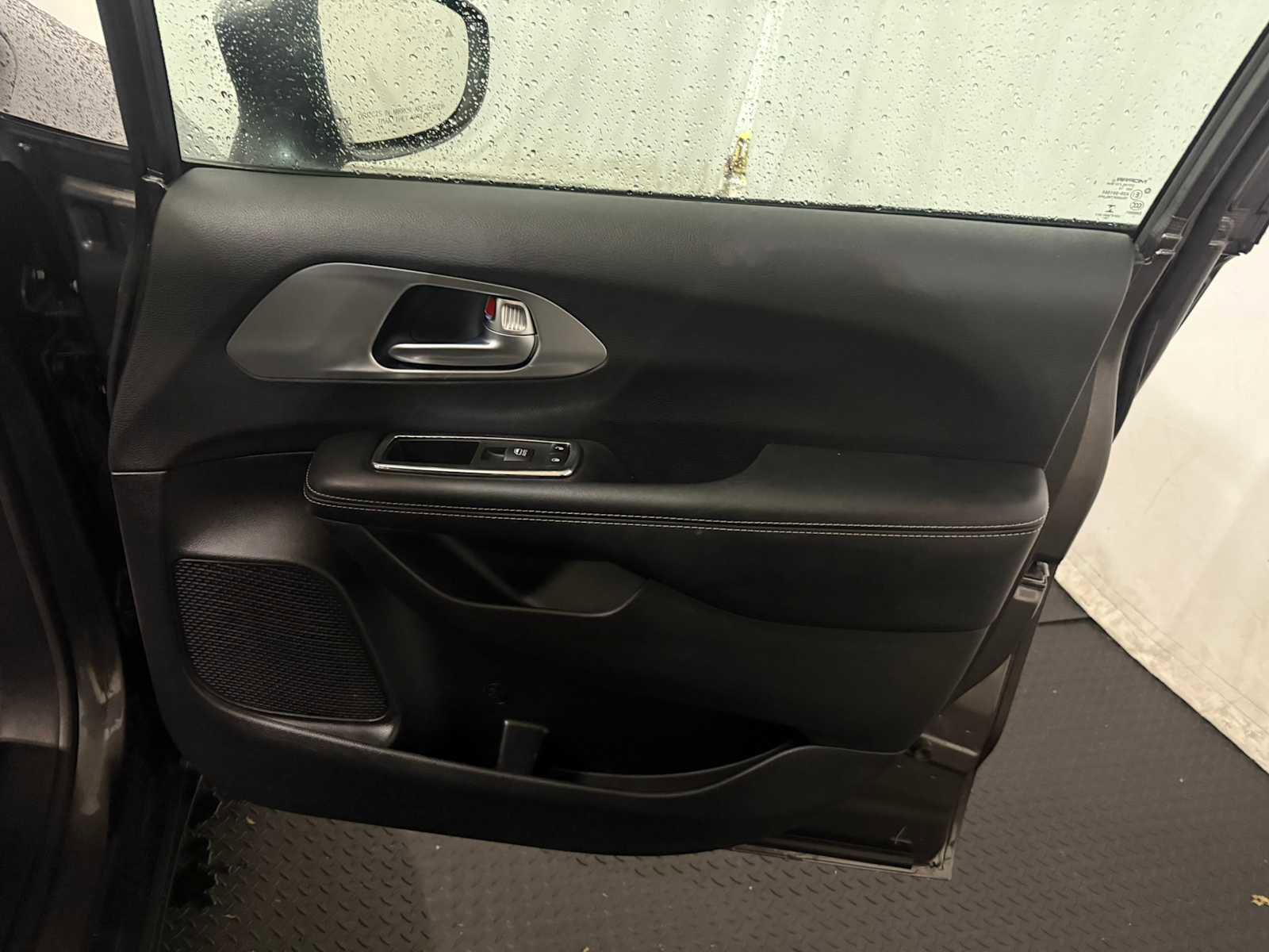 Used 2019 Chrysler Pacifica Touring Plus w/ Advanced Safetytec Group image 26