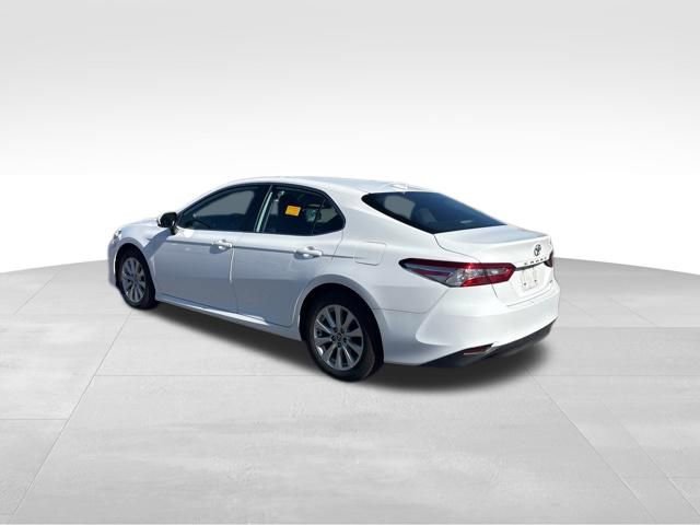 Used 2020 Toyota Camry LE image 4