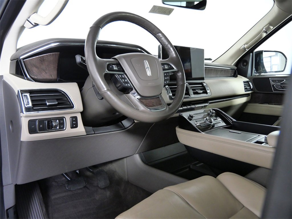 Used 2022 Lincoln Navigator Reserve image 17