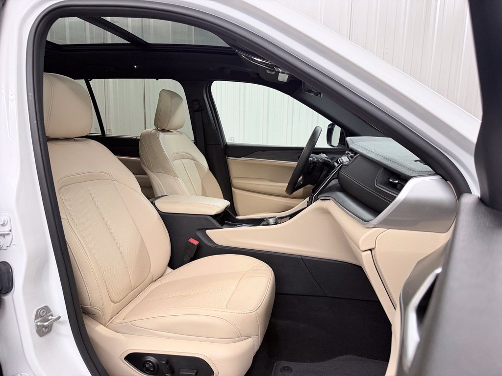 Used 2025 Jeep Grand Cherokee L Limited w/ Luxury Tech Group II RWD image 50