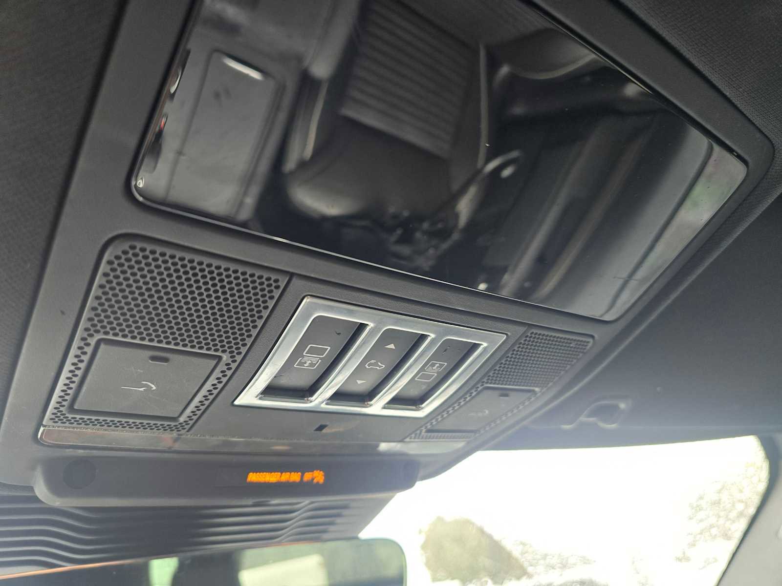 Used 2023 Land Rover Discovery Metropolitan Edition image 34