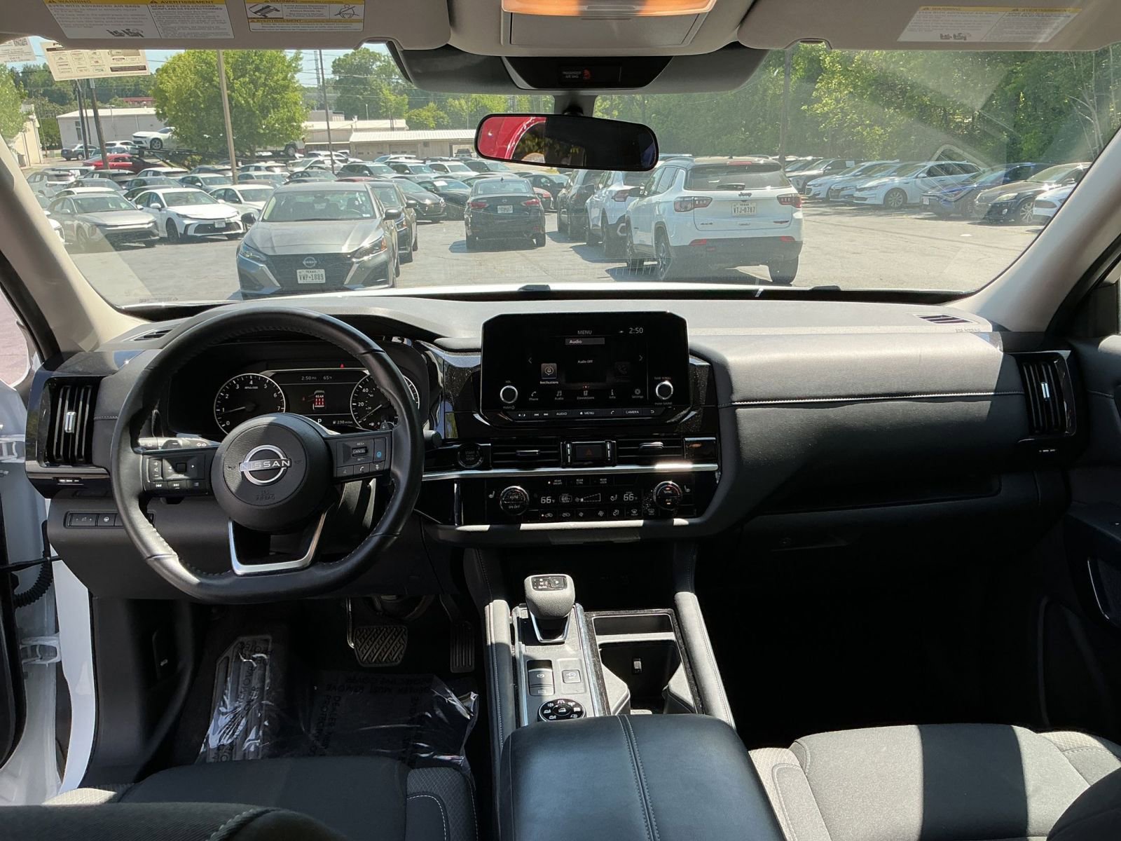 Used 2025 Nissan Pathfinder SV AWD/4WD image 30