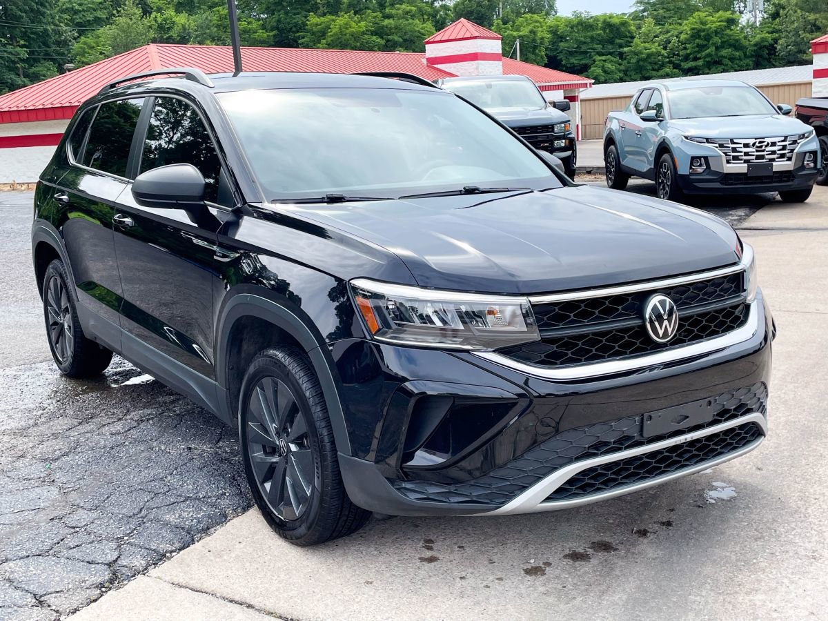 Used 2022 Volkswagen Taos S image 2