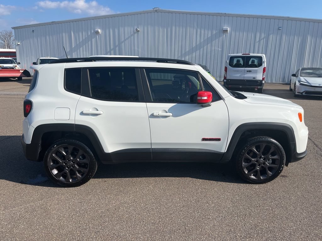 Used 2023 Jeep Renegade Latitude w/ Sun/Sound Group AWD/4WD image 8