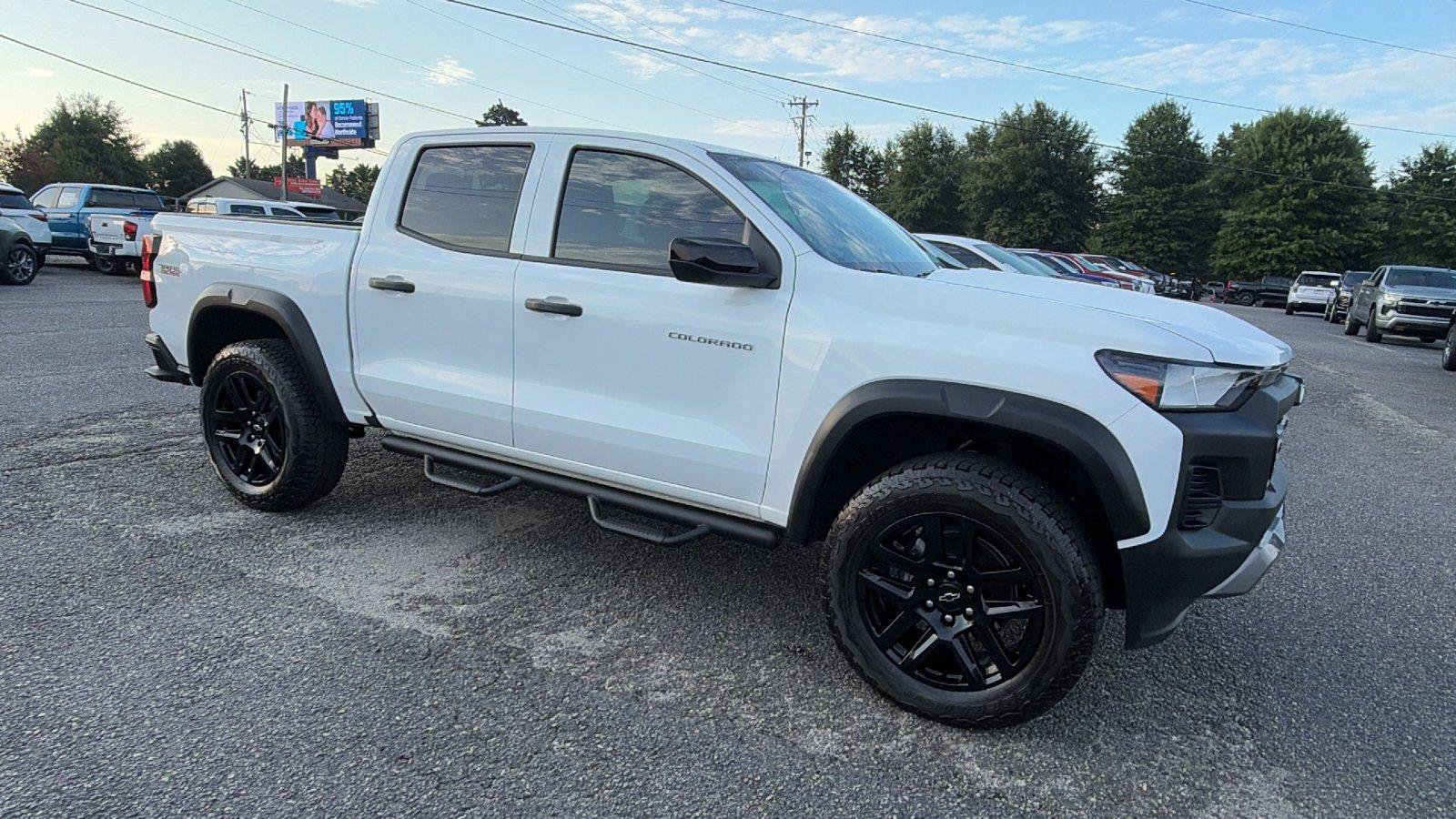 Used 2024 Chevrolet Colorado Trail Boss w/ Advanced Trailering Package AWD/4WD image 6