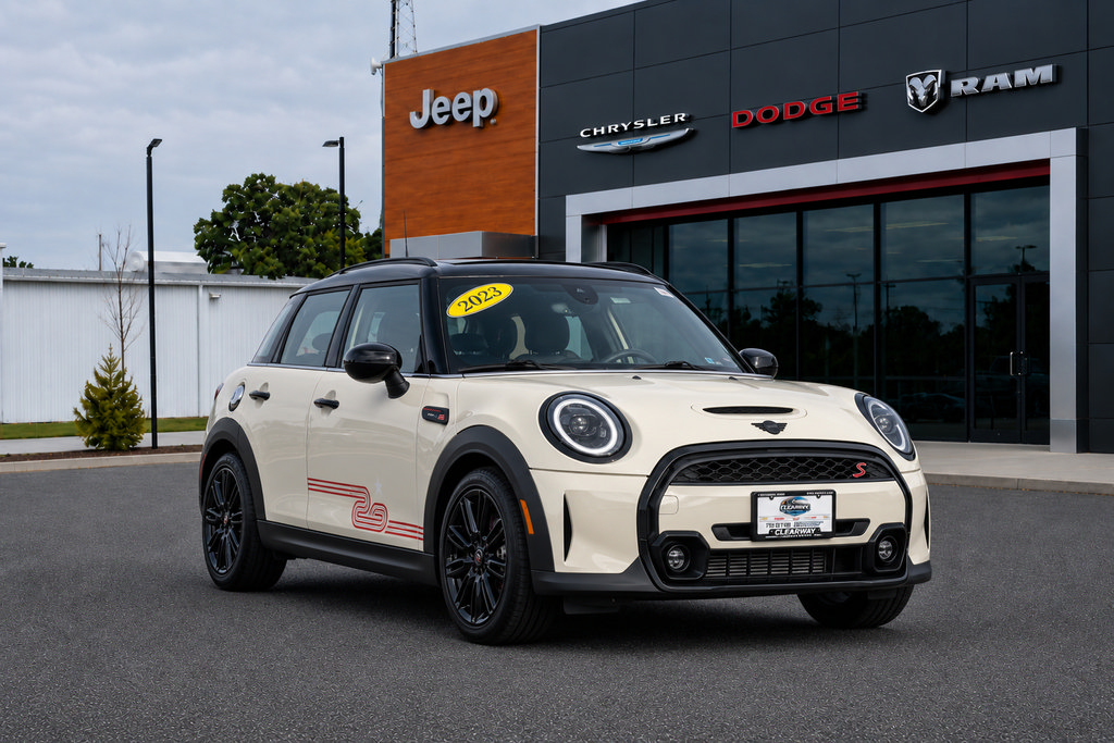 Used 2023 MINI Cooper S FWD image 1