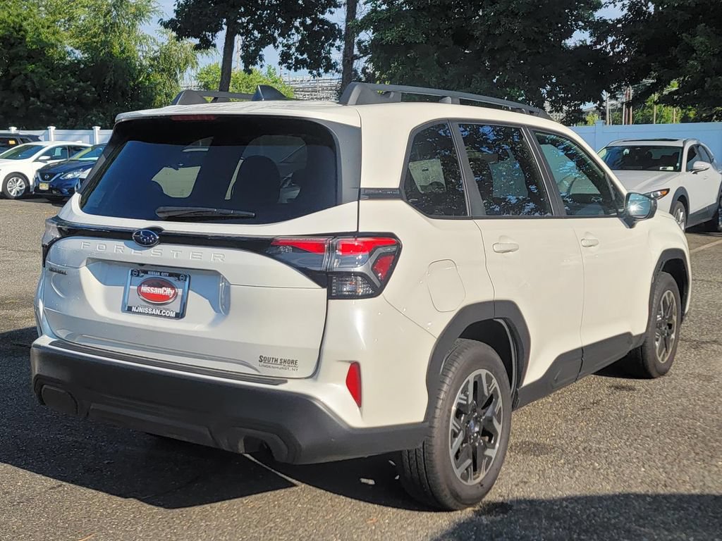 Used 2025 Subaru Forester Premium AWD/4WD image 8
