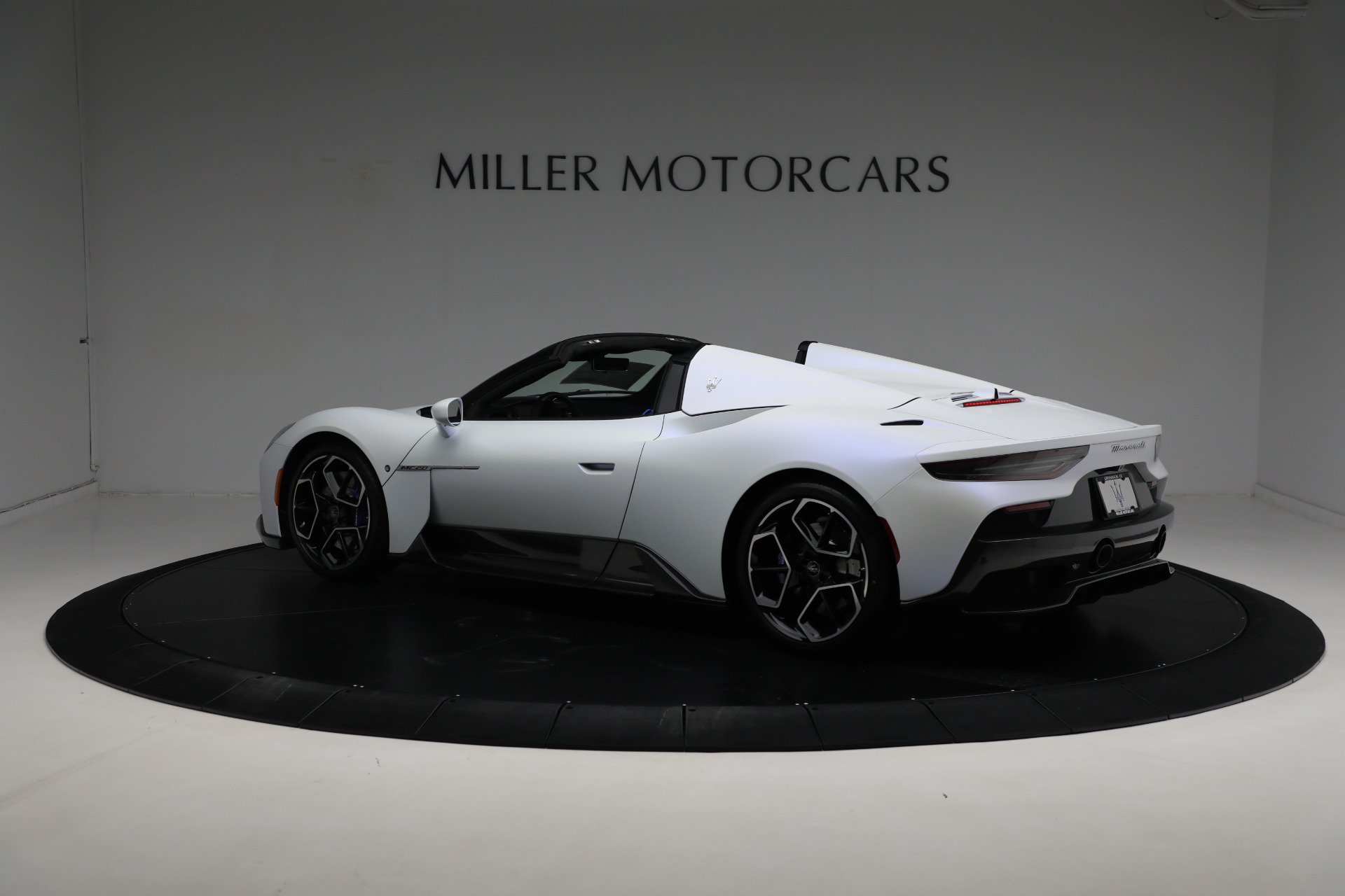 Used 2023 Maserati MC20 Spyder RWD image 6