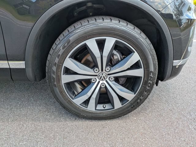 Used 2017 Volkswagen Touareg Wolfsburg Edition AWD/4WD image 10
