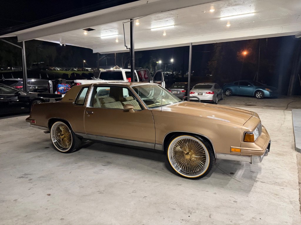 Used 1987 Oldsmobile Cutlass Supreme Coupe RWD image 7