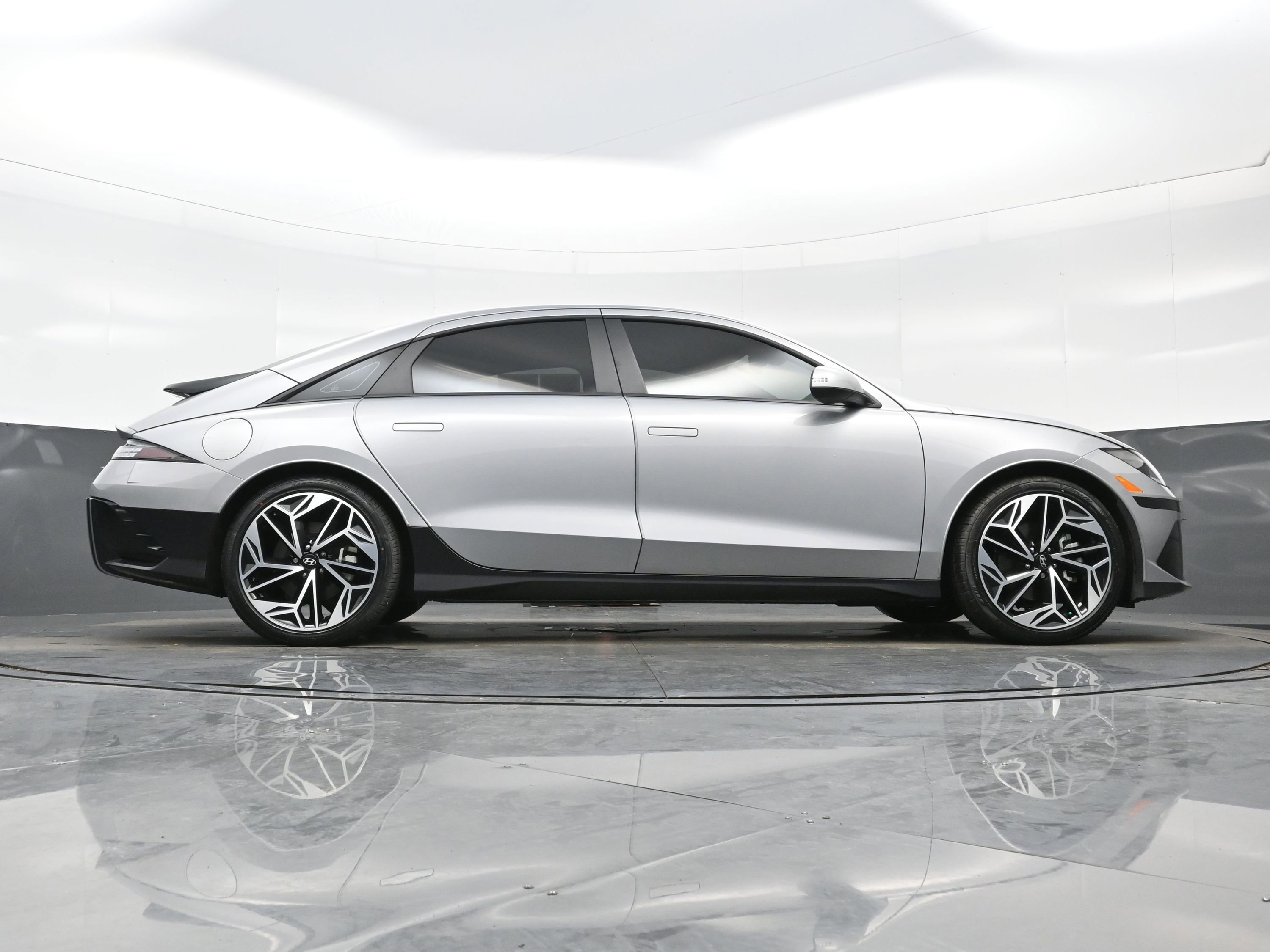 Used 2024 Hyundai Ioniq 6 SEL AWD/4WD image 30