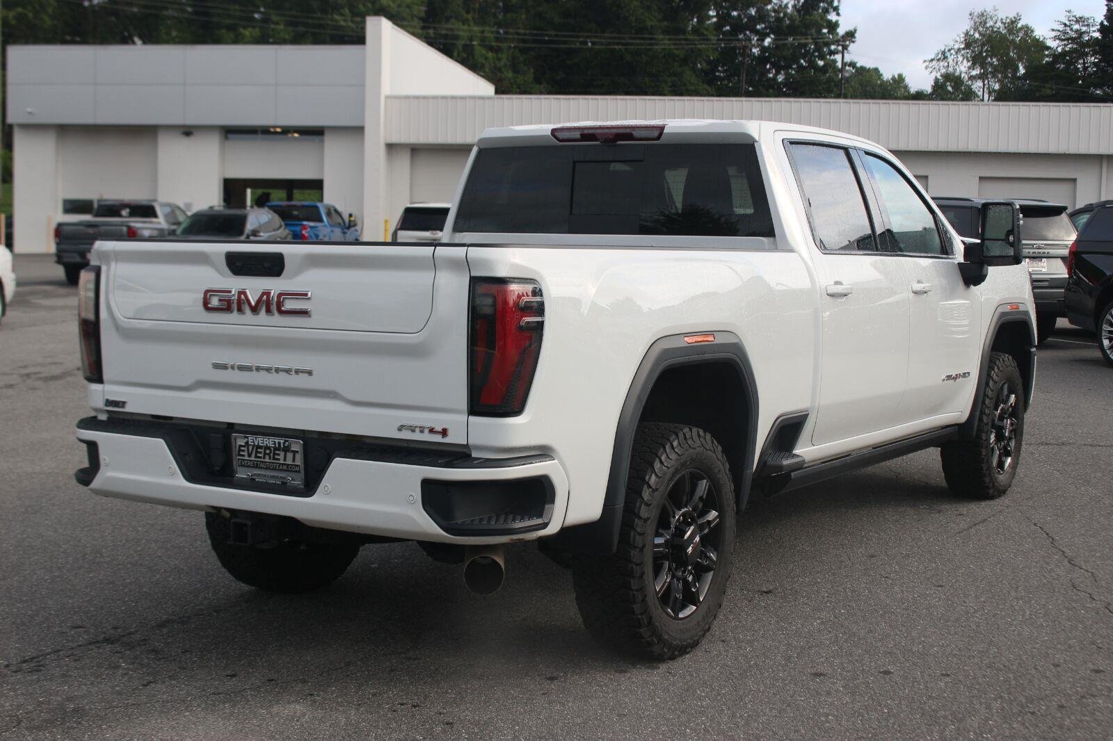 Used 2024 GMC Sierra 3500 AT4 w/ AT4 Premium Plus Package AWD/4WD image 7