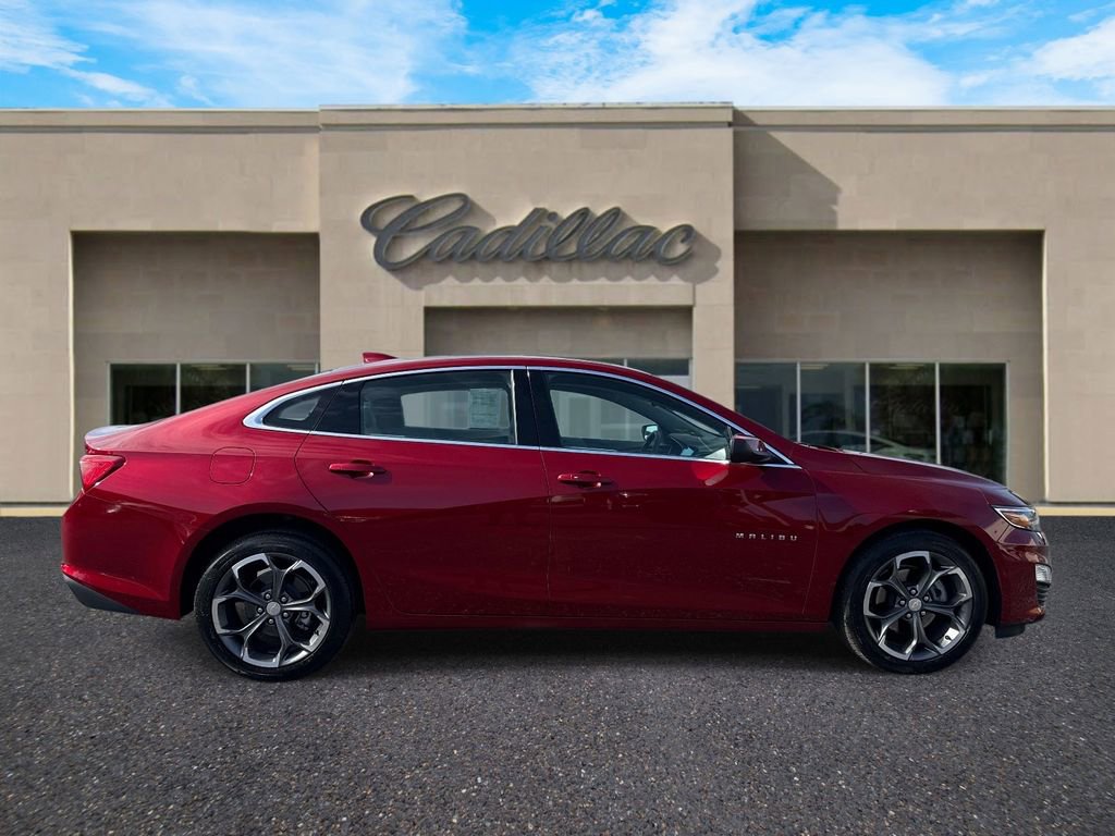 Used 2023 Chevrolet Malibu LT image 2