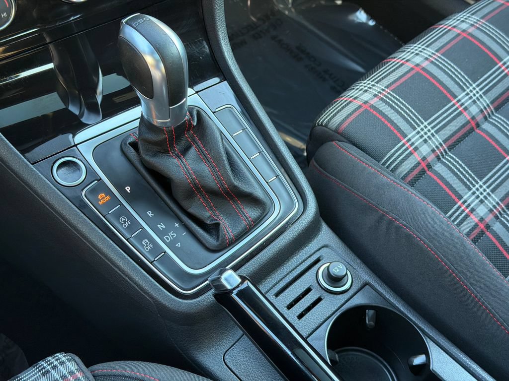 Used 2018 Volkswagen GTI SE FWD image 24