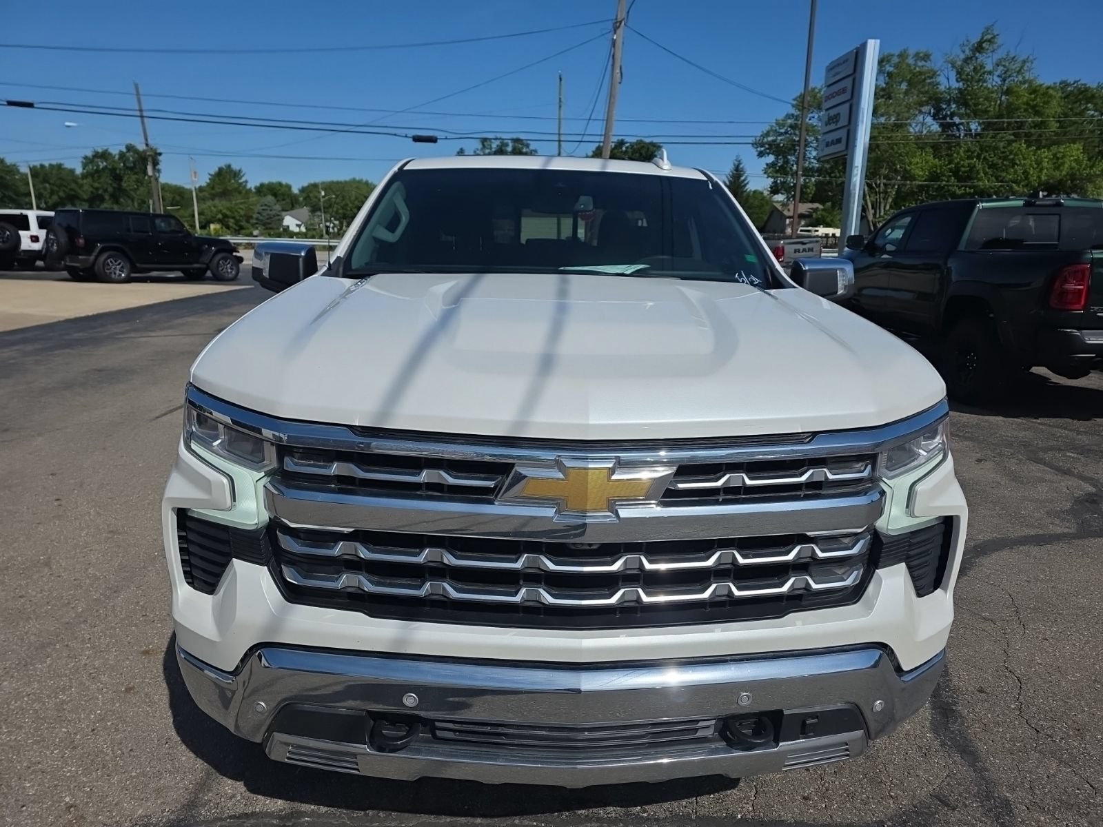 Used 2025 Chevrolet Silverado 1500 LTZ w/ Z71 Off-Road Package AWD/4WD image 2