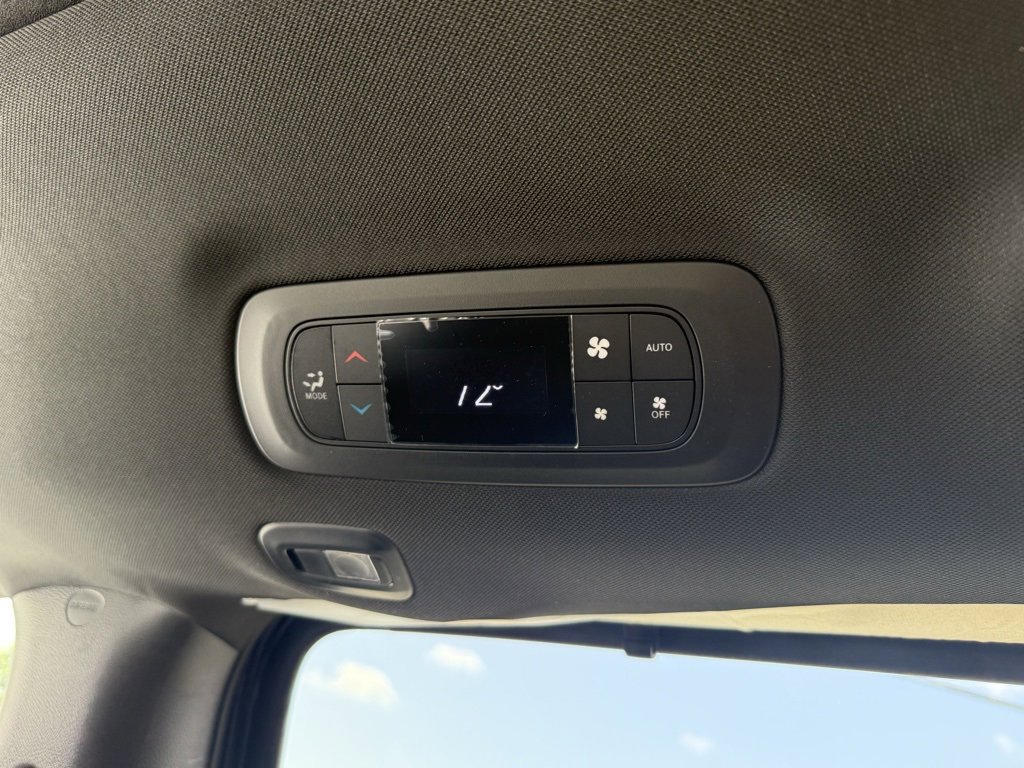 New 2026 Chrysler Pacifica Select image 40