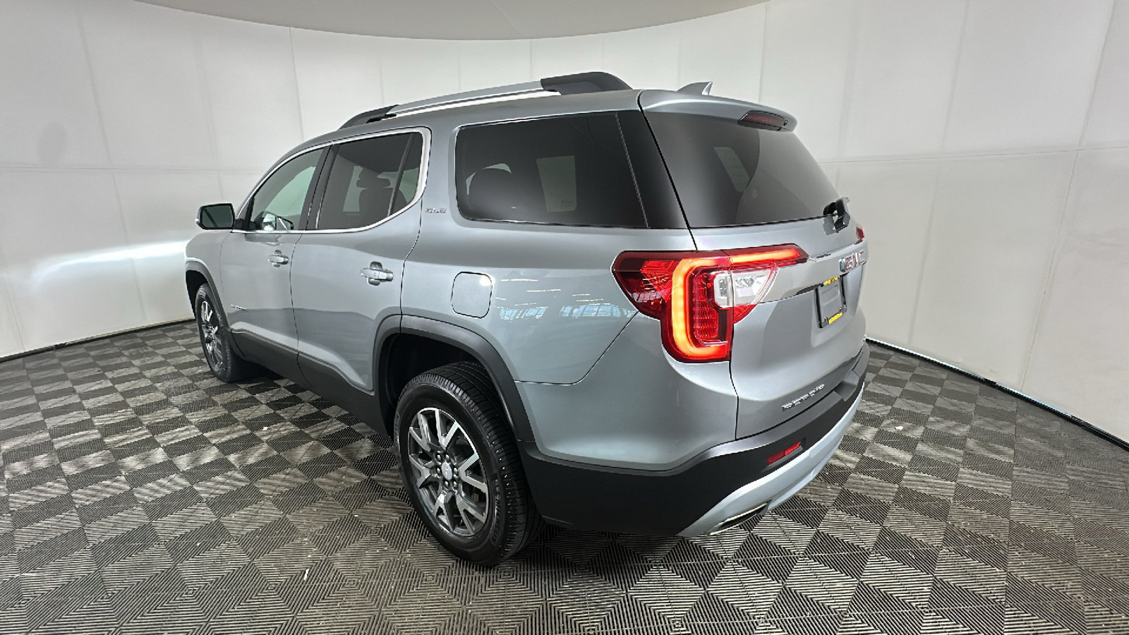 Used 2023 GMC Acadia SLE w/ Driver Convenience Package AWD/4WD image 5