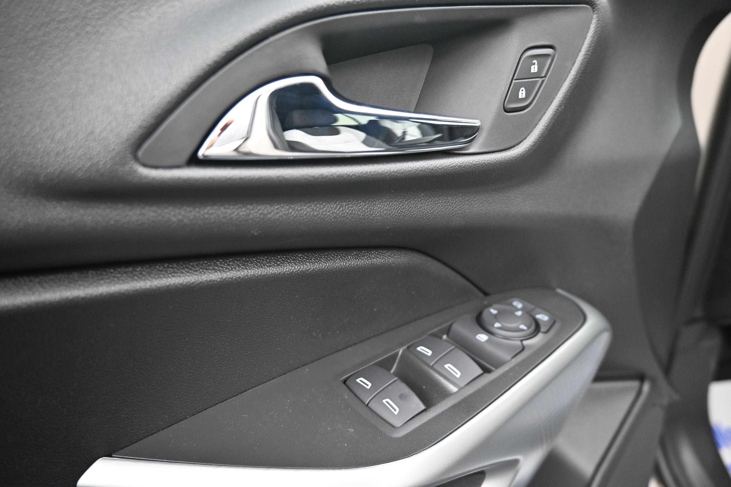 New 2026 Chevrolet Trax RS w/ Sunroof Package FWD image 22