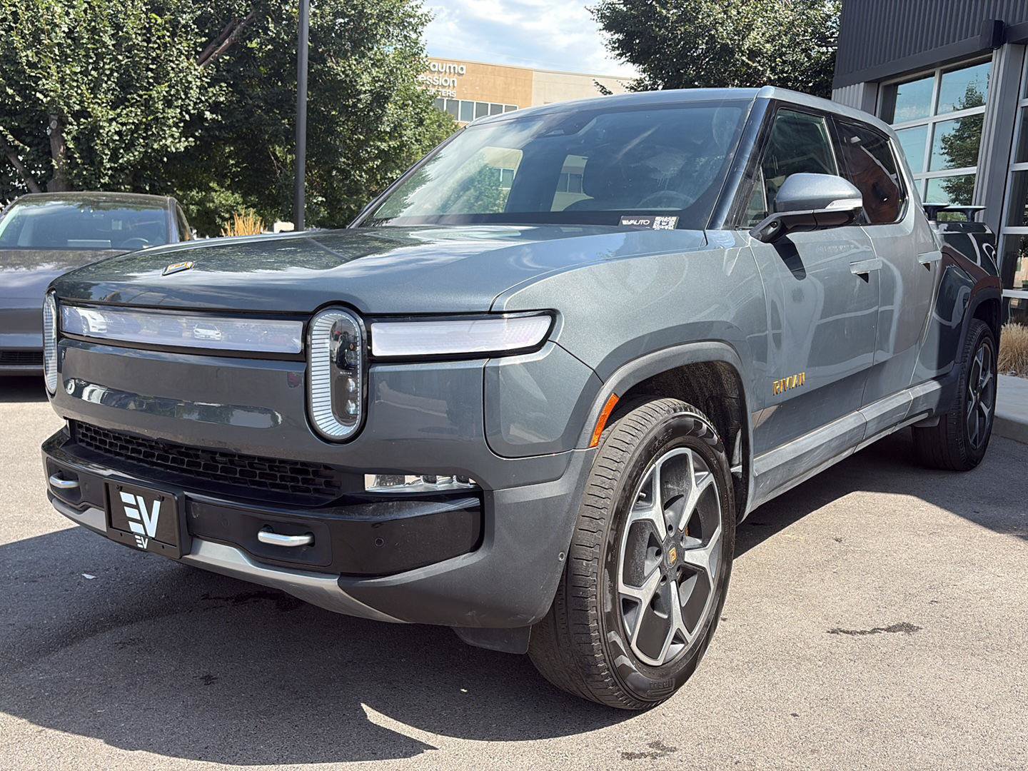 Used 2022 Rivian R1T Adventure AWD/4WD image 4