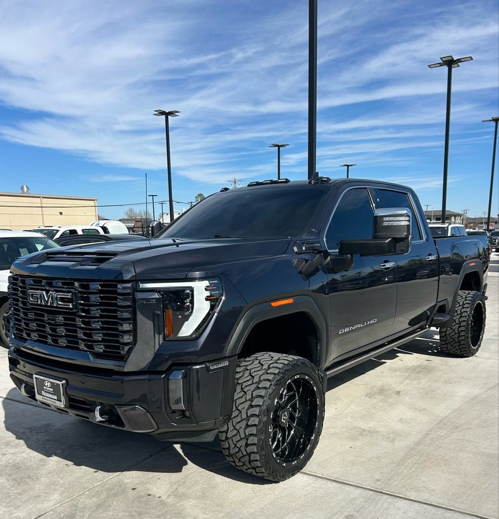 Used 2024 GMC Sierra 2500 Denali Ultimate image 1