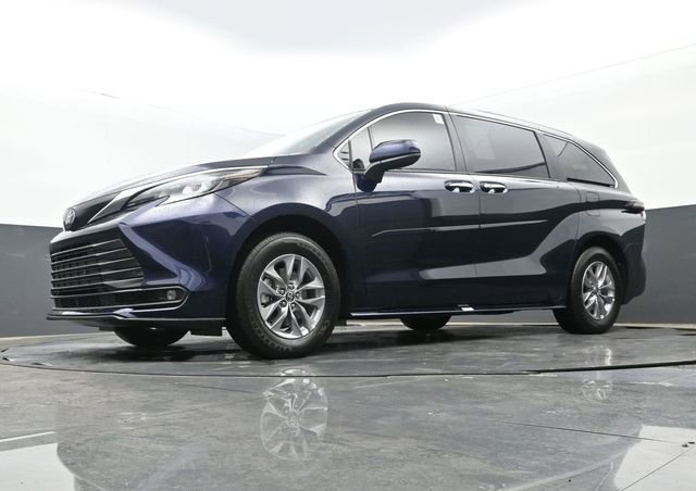 Used 2026 Toyota Sienna XLE AWD/4WD image 28