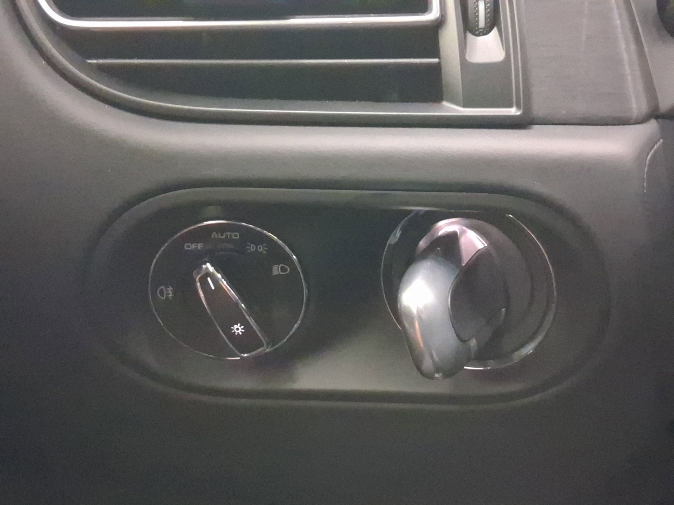 Certified 2025 Porsche Macan GTS image 16