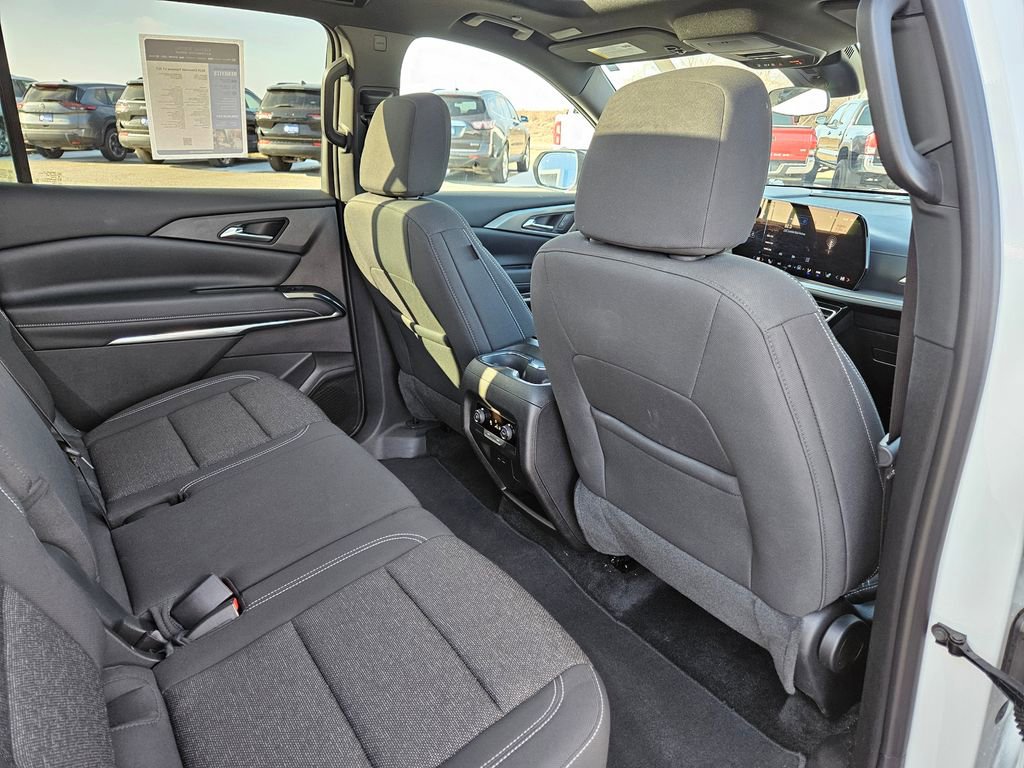 Used 2025 Chevrolet Traverse LT w/ Sun and Wheel Package image 32