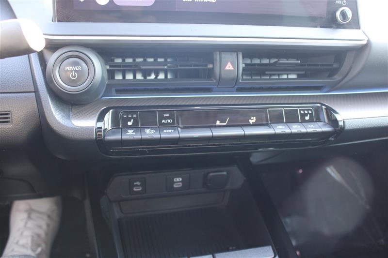Used 2023 Toyota Prius XLE image 18