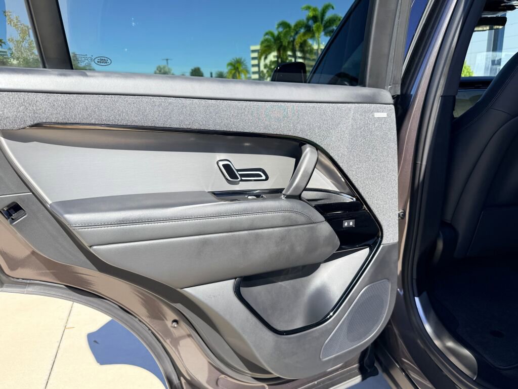 Used 2024 Land Rover Range Rover Sport Dynamic SE image 17