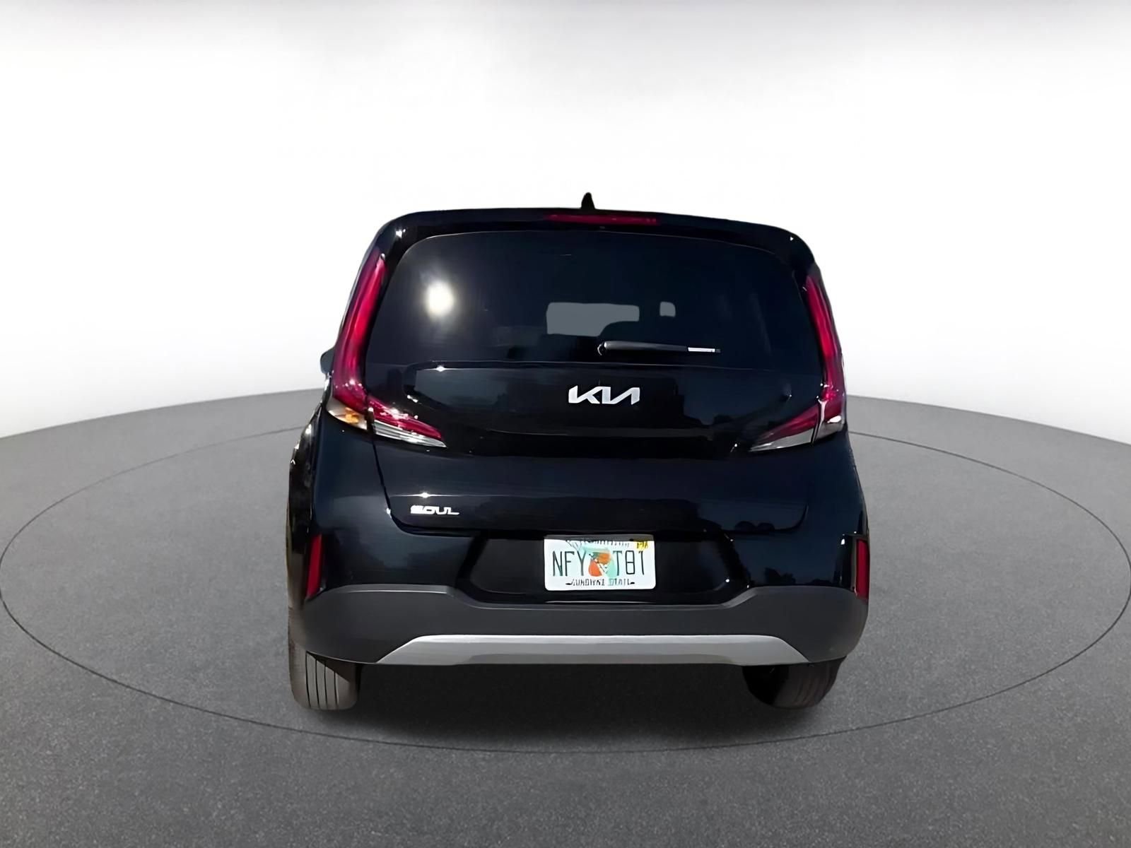 Used 2025 Kia Soul LX w/ LX Technology Package image 12