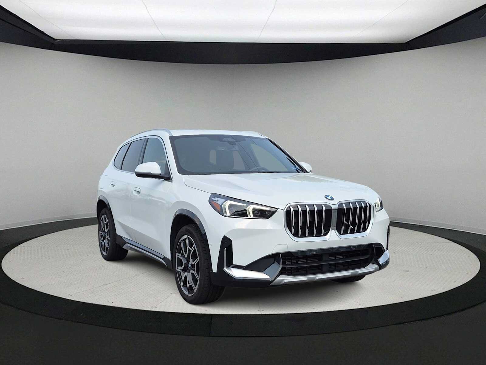 Used 2026 BMW X1 xDrive28i w/ Convenience Package AWD/4WD image 2