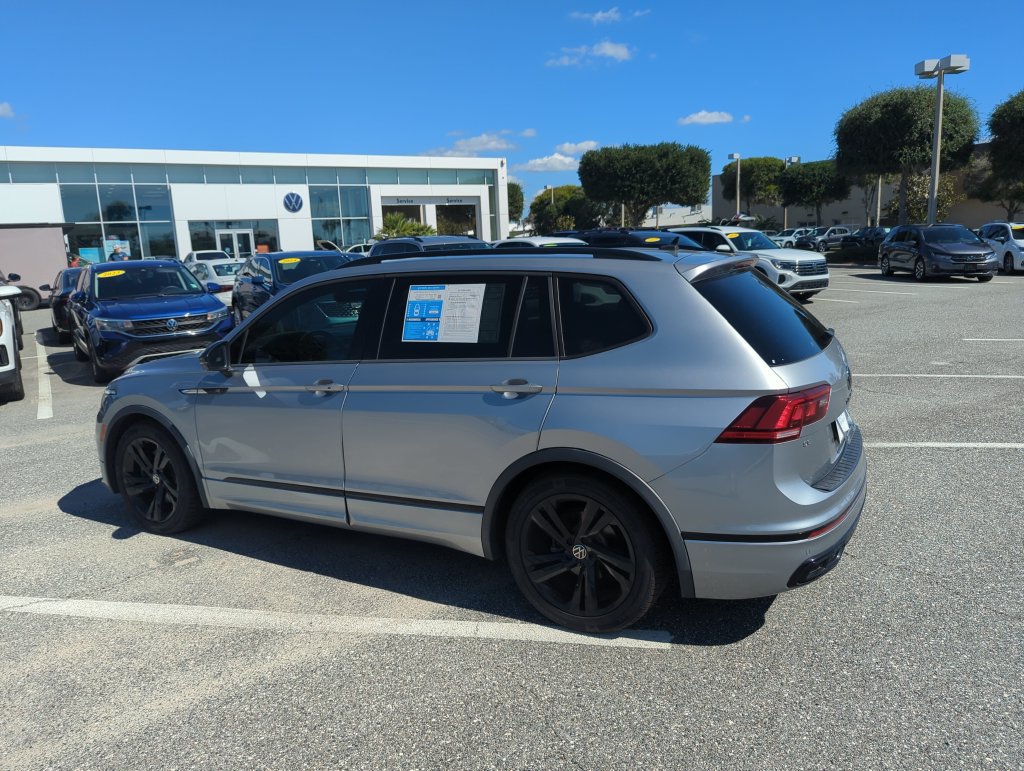 Used 2023 Volkswagen Tiguan SE R-Line FWD image 9