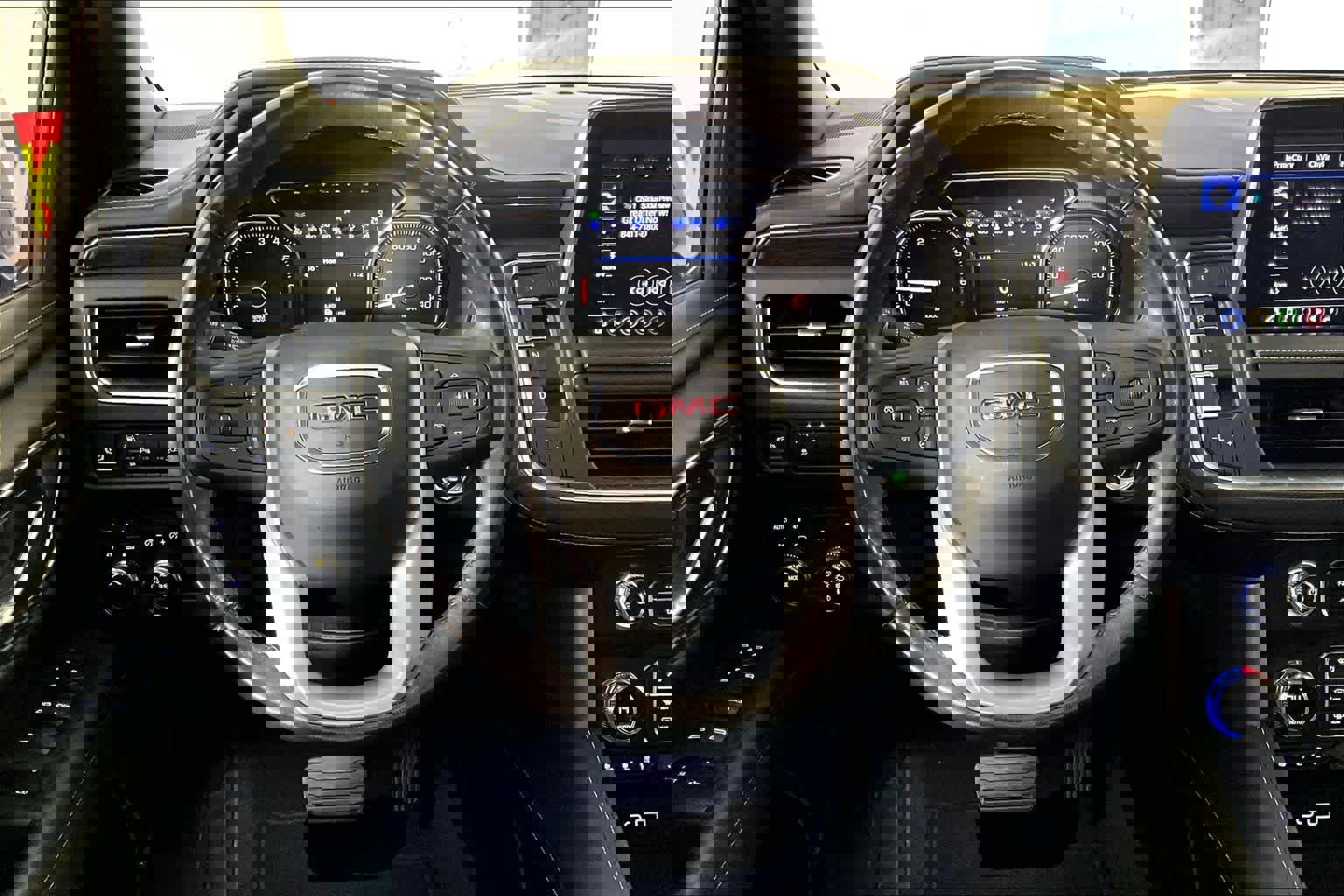 Used 2021 GMC Yukon SLT w/ SLT Luxury Package image 5