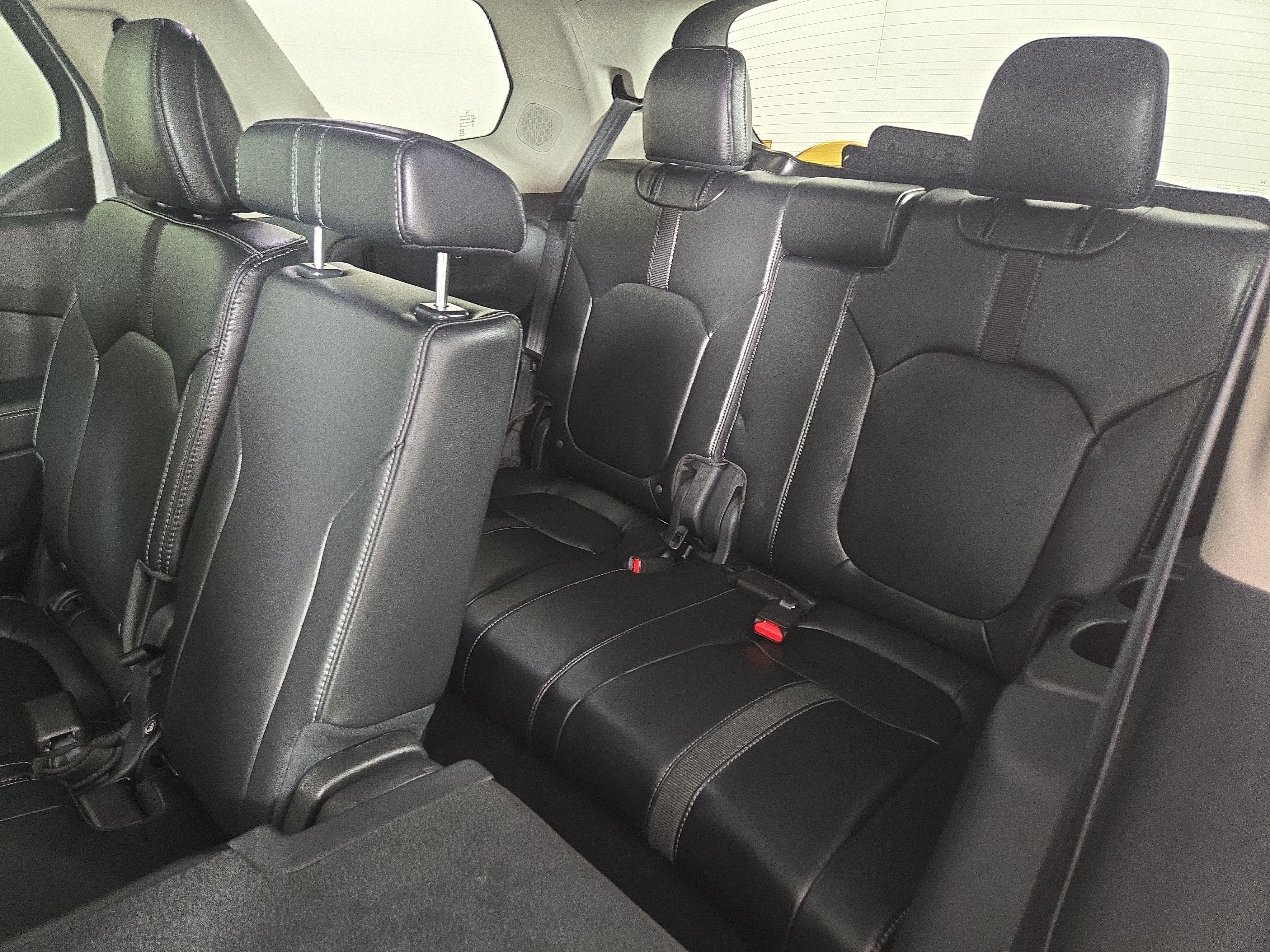 Used 2025 Honda Pilot Touring image 13