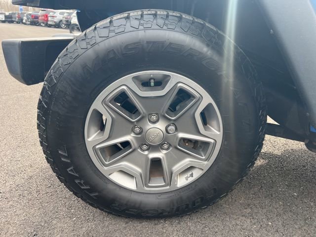 Used 2016 Jeep Wrangler Unlimited Rubicon w/ Connectivity Group image 34